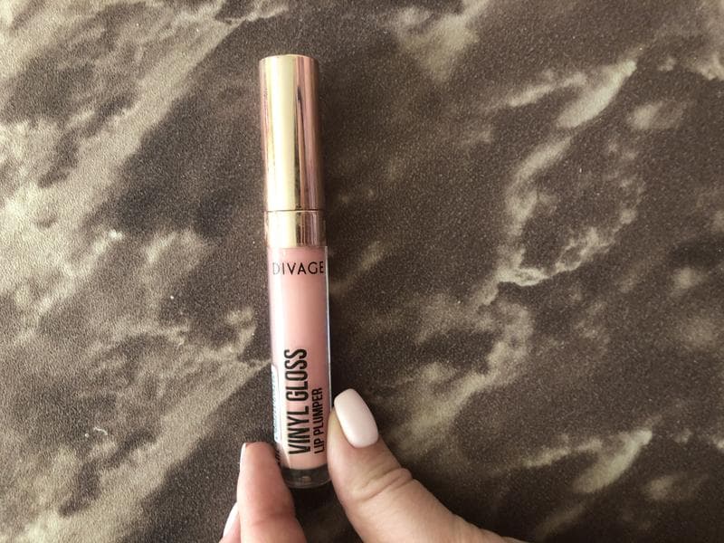 Блеск для губ Divage Vinyl Gloss Lip Plumper — фото из отзыва «Отличный, бюджетный блеск для ваших губ»