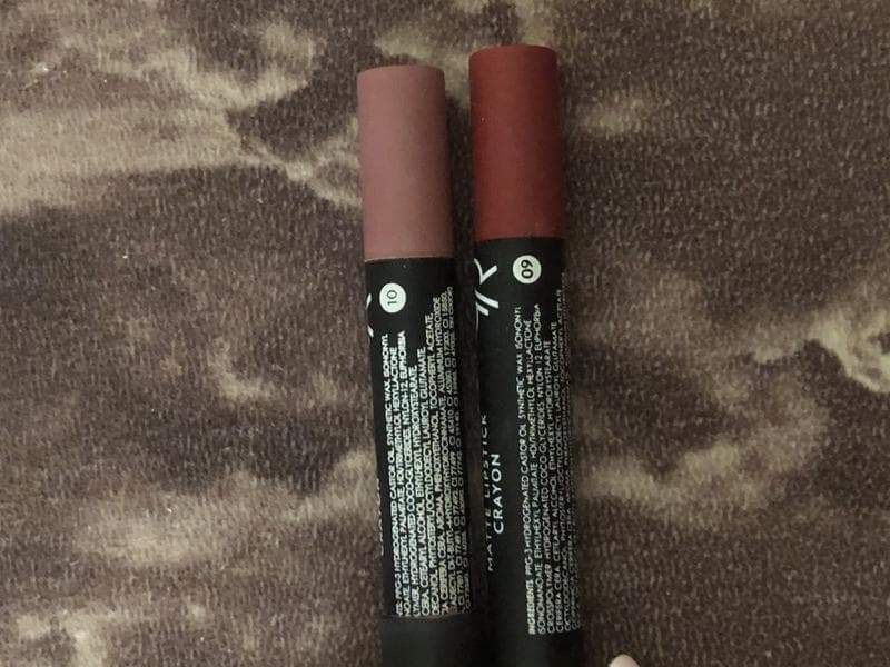 Помада-карандаш Golden Rose Matte Crayon оттенки 10 и 09 — фото из отзыва «Отличная, матовая помада для губ.» (2 из 3)
