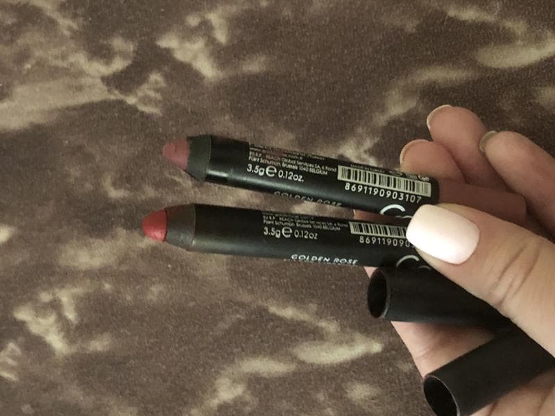 Помада-карандаш Golden Rose Matte Crayon оттенки 10 и 09 — фото из отзыва «Отличная, матовая помада для губ.» (3 из 3)