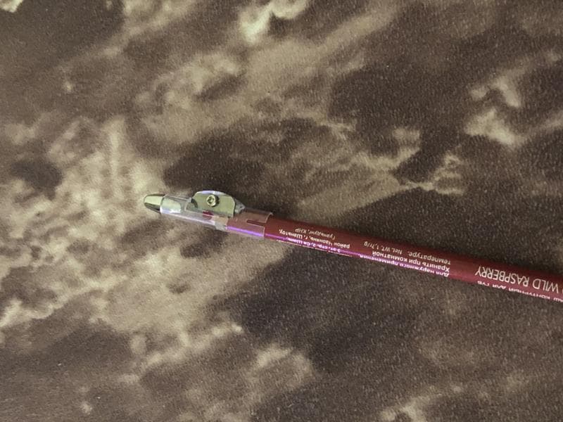 Карандаш для губ TF Professional LIPLINER — фото из отзыва «Удобный карандаш с точилкой» (2 из 3)