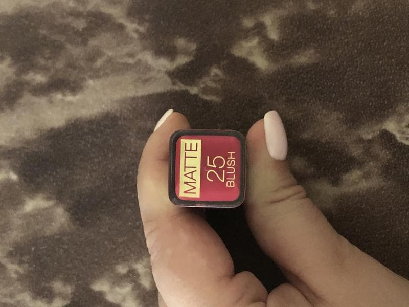 Помада для губ Max Factor Velvet matte — фото из отзыва «Помада для ярких девушек»