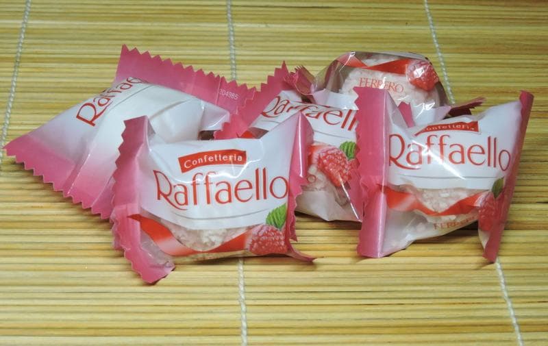 Конфеты FERRERO Raffaello малина — фото из отзыва «Ожидала большего.»