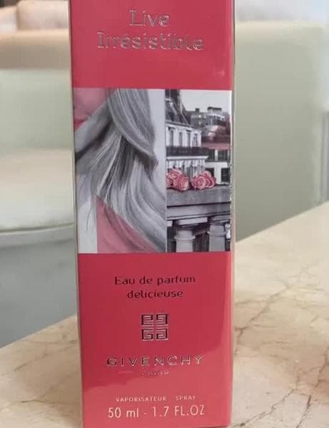 Туалетная вода Givenchy Live Irresistible — фото из отзыва «Одиозный компотик.» (1 из 2)