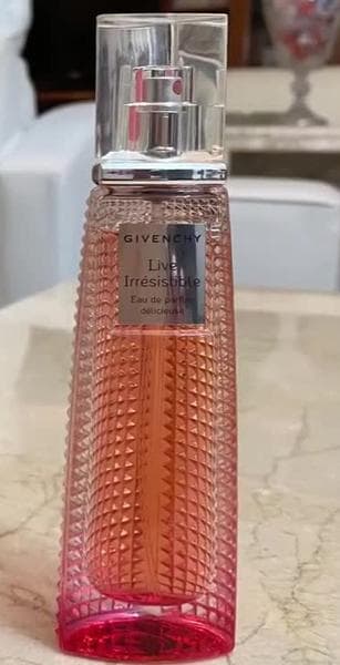 Туалетная вода Givenchy Live Irresistible — фото из отзыва «Одиозный компотик.» (2 из 2)