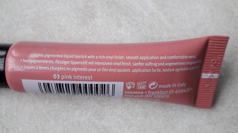 Помада-блеск для губ Essence Colour BOOST Liquid lipstick vinylicious — фото из отзыва «Неплохой вариант»