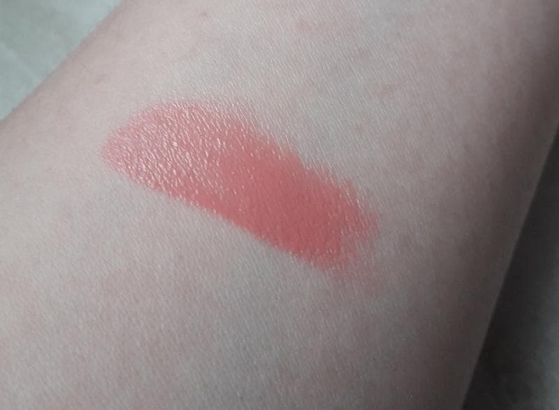 Помада-блеск для губ Essence Colour BOOST Liquid lipstick vinylicious — фото из отзыва «Неплохой вариант»