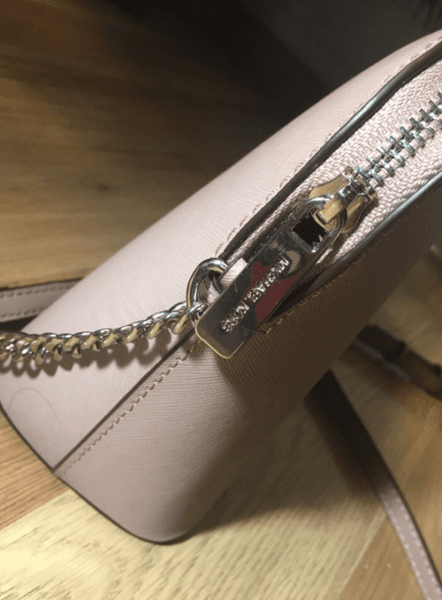 Клатч KORS Michael Kors Jet Set — фото из отзыва «Все самое необходимое в одном флаконе»