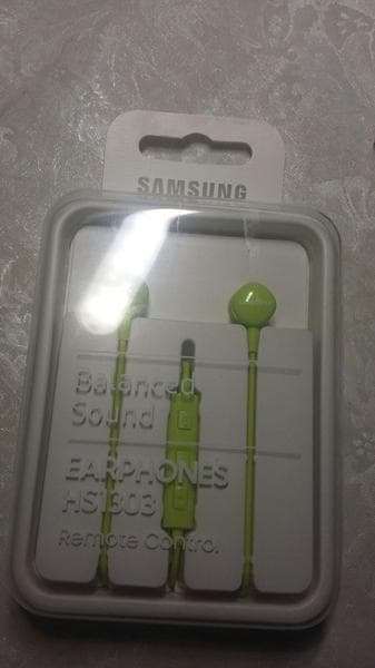 Стерео-гарнитура Samsung HS1303 — фото из отзыва «Плоский звук» (4 из 4)