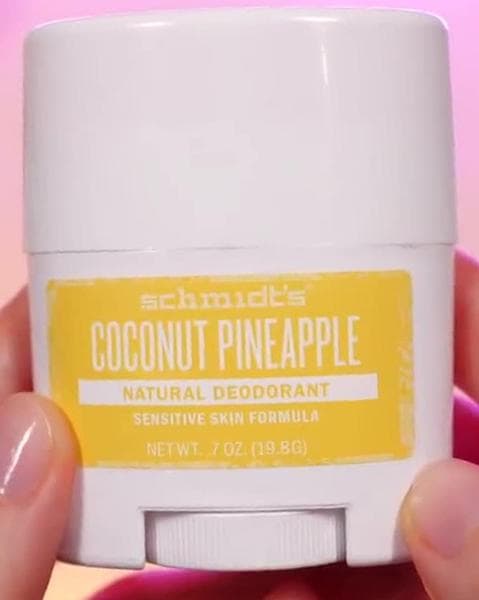 Дезодорант Schmidt's Naturals для чувствительной кожи, кокос и ананас — фото из отзыва «Сильный натуральный дезодорант и не раздражает подмышки.»