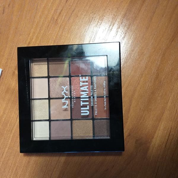 Тени NYX Ultimate shadow palette — фото из отзыва «16 разнообразных оттенков в одной палетке» (1 из 2)