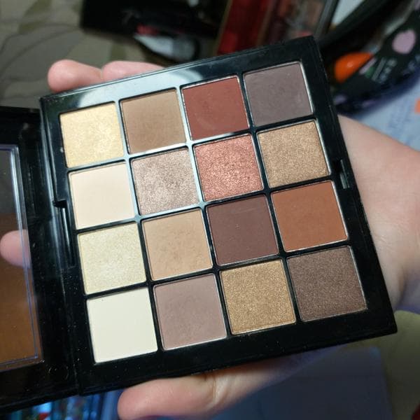 Тени NYX Ultimate shadow palette — фото из отзыва «16 разнообразных оттенков в одной палетке» (2 из 2)