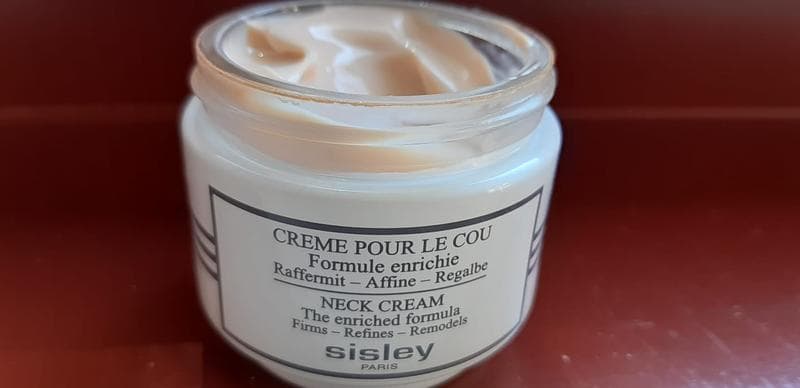 Крем для шеи Sisley Crème pour le Cou — фото из отзыва «Неплохой крем, если использовать долго.» (1 из 2)