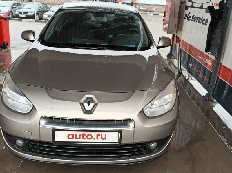 Автомобиль Renault Fluence, 2011 г. — фото из отзыва «Ни рыба ни мясо.»