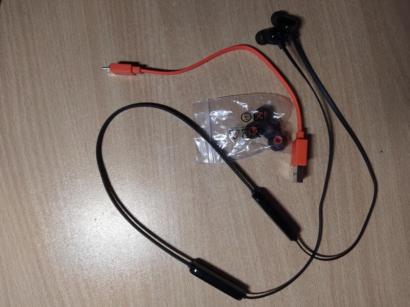 Наушники JBL T160BT — фото из отзыва «Хорошие наушники для тренировок.» (2 из 3)