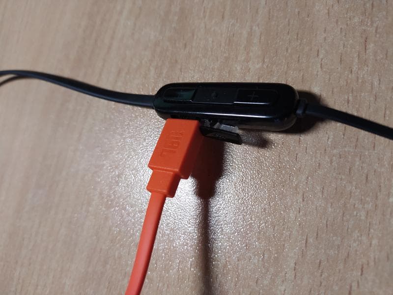 Наушники JBL T160BT — фото из отзыва «Хорошие наушники для тренировок.» (3 из 3)