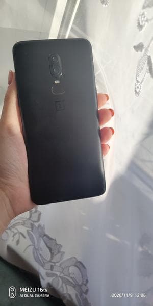 Телефон Oneplus 6 — фото из отзыва «Отличный смартфон»