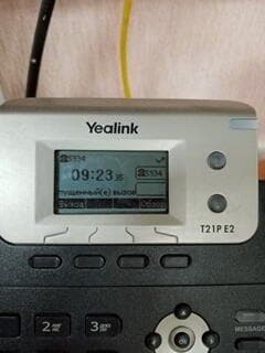 Телефон Yealink T21P E2 — фото из отзыва «Телефон для офиса.» (2 из 4)