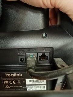 Телефон Yealink T21P E2 — фото из отзыва «Телефон для офиса.» (3 из 4)