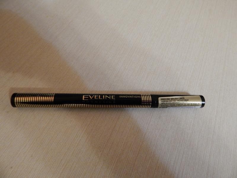 Подводка-фломастер для глаз Eveline УЛЬТРАСТОЙКАЯ Eveline PRECISE BRUSH LINER — фото из отзыва «Рисует тонкие стрелки, но из-за кисточки немного неудобно»