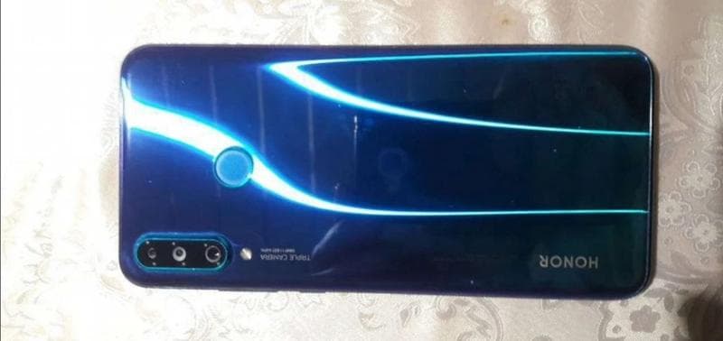 Телефон Huawei HONOR 20 Lite — фото из отзыва «Осень качественый телефон с большой паменью на 128 гигобайто»