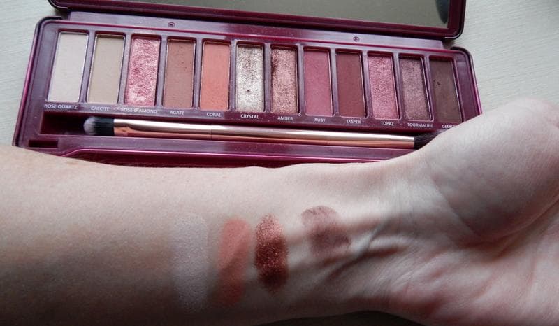 Палетка теней для век Ruby Glamour Eveline  — фото из отзыва «Палетка теней для век Ruby Glamour от Эвелин с теплыми тонам» (1 из 5)