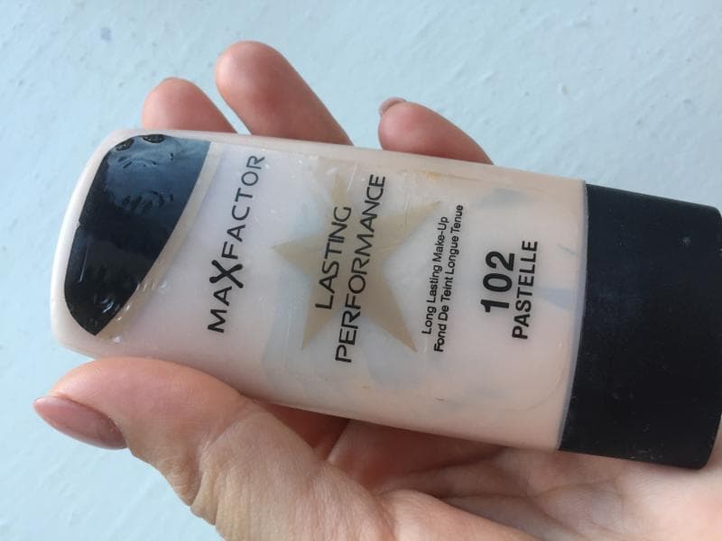 Тональный крем Max Factor Lasting Performance — фото из отзыва «Рекомендую!» (2 из 2)