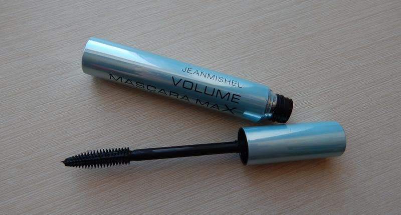 Тушь для ресниц Volume mascara max extra black Jeanmishel  — фото из отзыва «Не очень тушь»