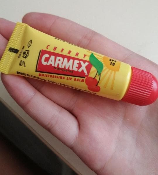 Бальзам для губ Carmex  — фото из отзыва «Отличный бальзам, очень хорошо увлажняет, при нанесении немн»