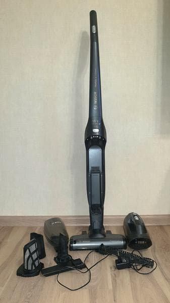 Пылесос Bosch Readyy'y Lithium BBHL21841 (18 V). — фото из отзыва «Отличное приобретение для квартиры без ковров.» (1 из 12)