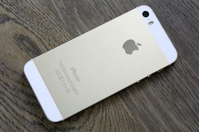 Телефон Apple iPhone 5 — фото из отзыва «Телефон неплохой» (3 из 3)