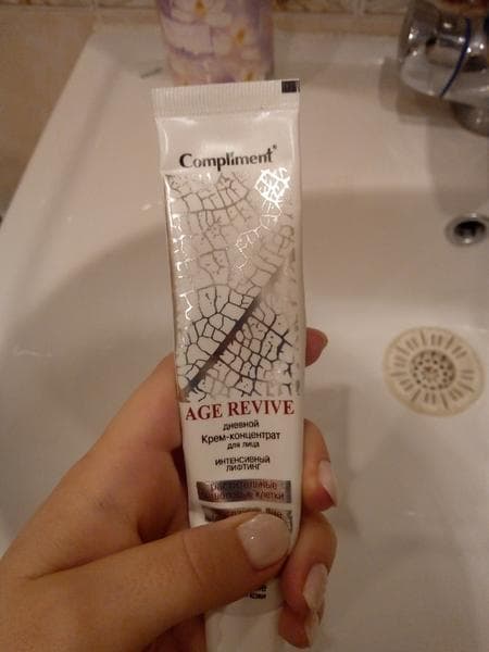 Крем для лица Compliment Age Revive — фото из отзыва «Довольно неплохой крем»