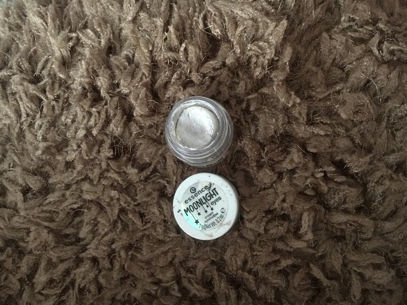 Тени жидкие Essence Moonlight — фото из отзыва «Мягкие нежные»