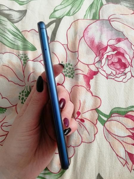 Телефон Huawei Honor 9 — фото из отзыва «Красивый телефон с крутой камерой, но слабой производительно» (4 из 8)