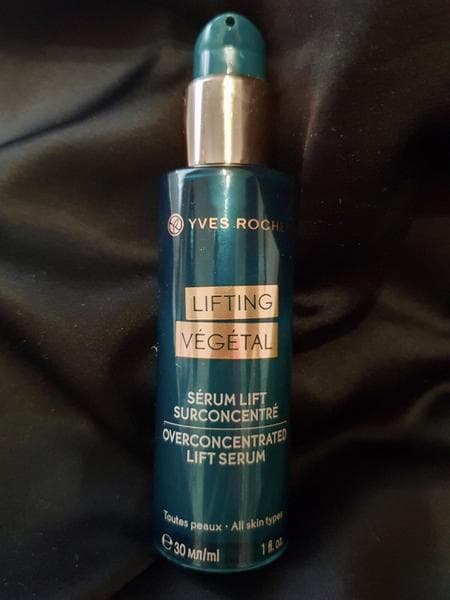 Серум Yves Rocher Vegetal — фото из отзыва «Увлажнение и лифтинг для лица и шеи»