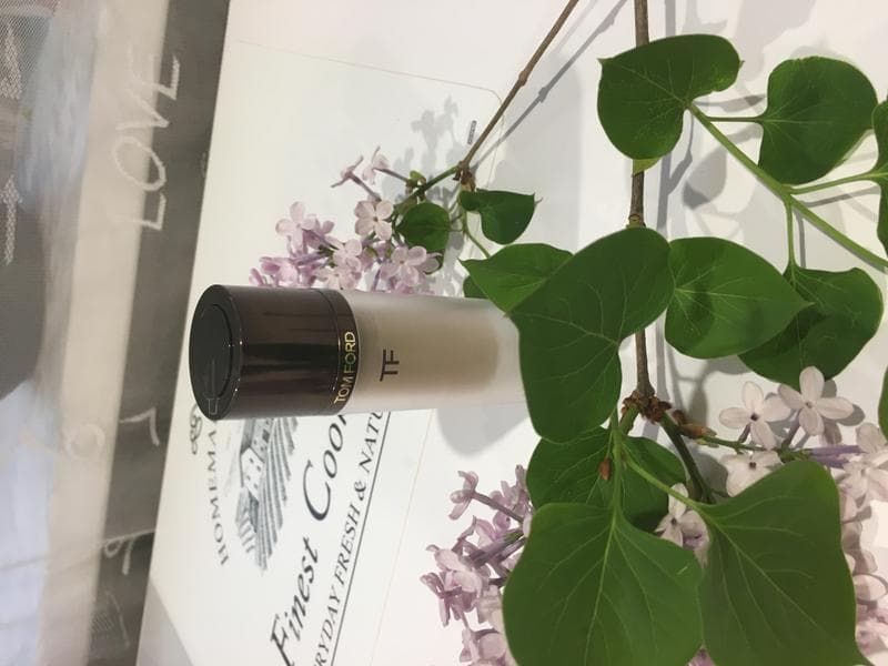 Тональный крем Traceless Foundation, Tom Ford — фото из отзыва «Необычный красавец, с легким сиянием» (2 из 4)