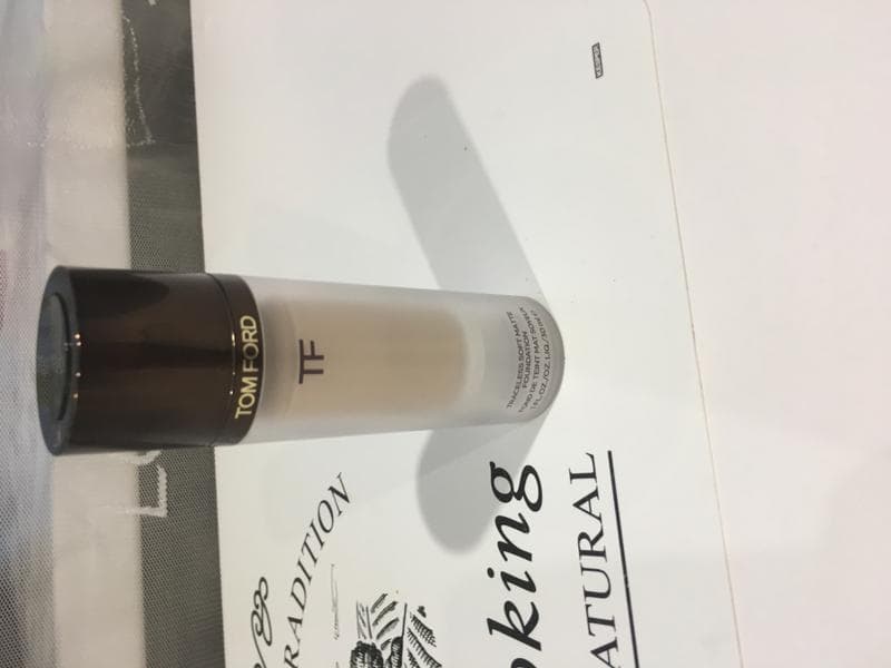 Тональный крем Traceless Foundation, Tom Ford — фото из отзыва «Необычный красавец, с легким сиянием» (3 из 4)