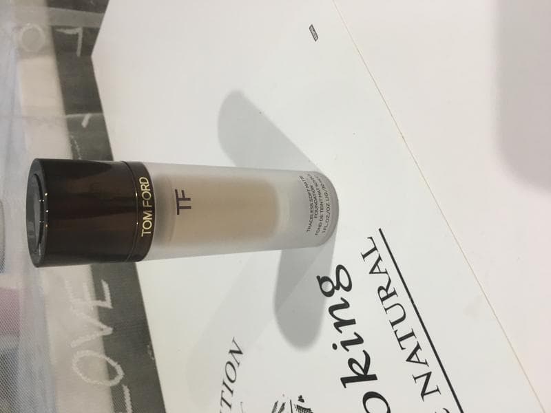 Тональный крем Traceless Foundation, Tom Ford — фото из отзыва «Необычный красавец, с легким сиянием» (4 из 4)