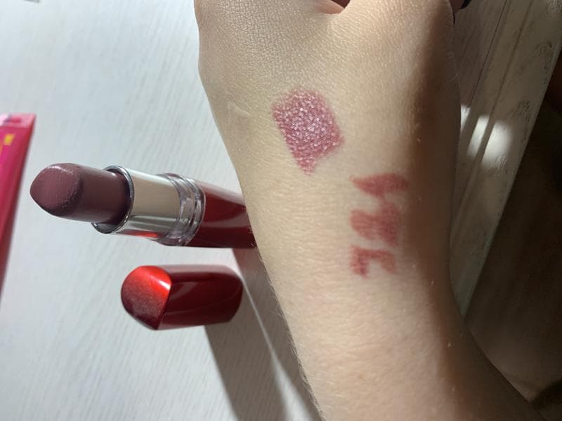 Помада MAYBELLINE Hydra Extreme — фото из отзыва «Продукт полностью соответствует цене»