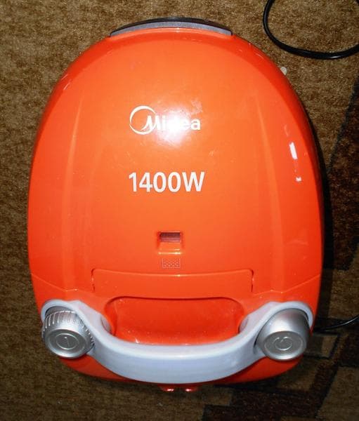 Пылесос MIDEA VCB33A3 — фото из отзыва «Хороший помощник по дому» (2 из 2)