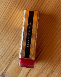 Губная помада MAX FACTOR Colour Elixir Lipstick — фото из отзыва «Эффектная красная помада с отличной стойкостью» (6 из 6)