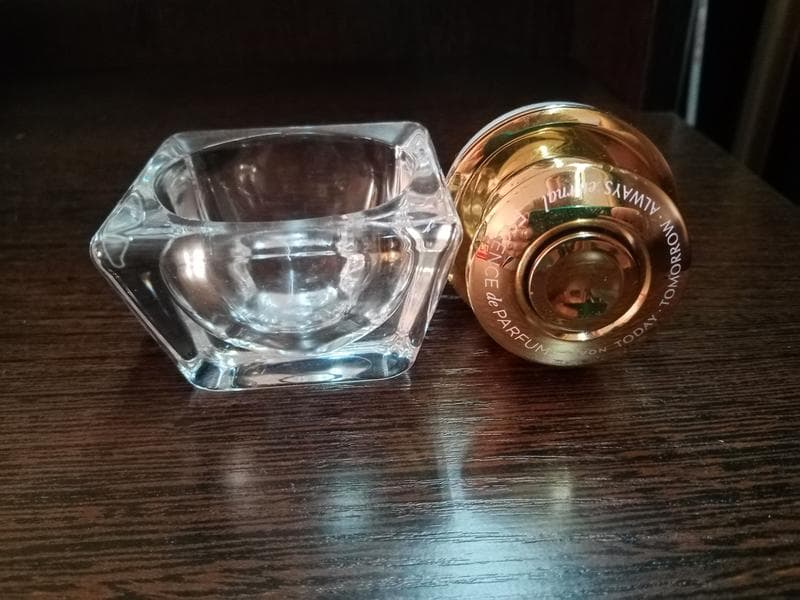 Эссенция Avon Essense de parfum — фото из отзыва «Приятный цветочный аромат» (2 из 2)
