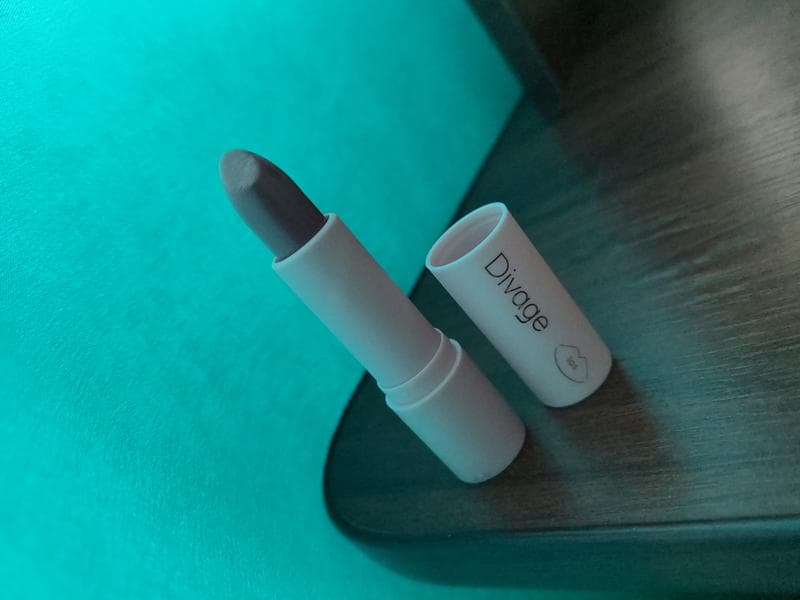 Помада Divage Divage Praline light cremy lipstick — фото из отзыва «Как всё же прекрасен этот цвет.» (2 из 4)