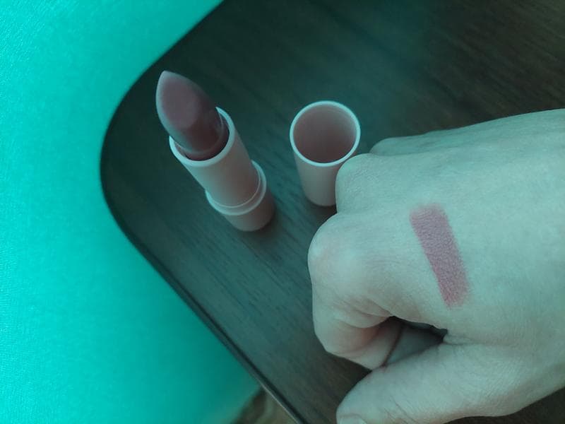 Помада Divage Divage Praline light cremy lipstick — фото из отзыва «Как всё же прекрасен этот цвет.» (3 из 4)