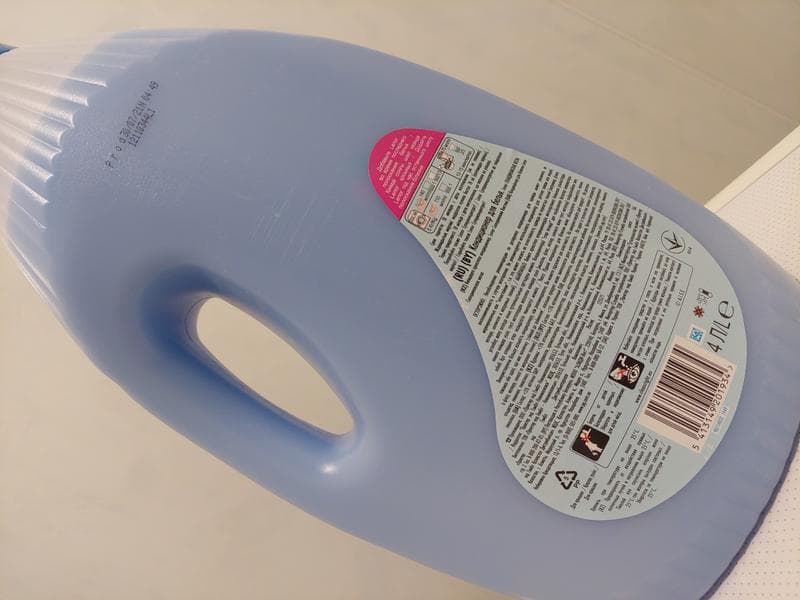 Lenor — фото из отзыва «Обычный такой кондиционер с ярким и свежим ароматом)» (1 из 2)