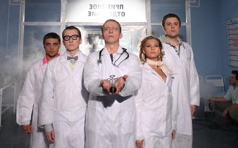 Сериал "Интерны" (2010) — фото из отзыва «Смотреться легко, затягивает, комедийный сериал.»