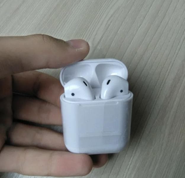 Наушники Apple AirPods — фото из отзыва «Наушники отлично пополняют эко-систему apple для любителей я» (2 из 4)