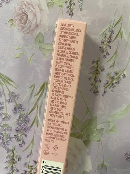Помада Kylie Cosmetics matte liquid lipstick — фото из отзыва «Стойкая помада, не пересушивает кожу губ» (3 из 3)