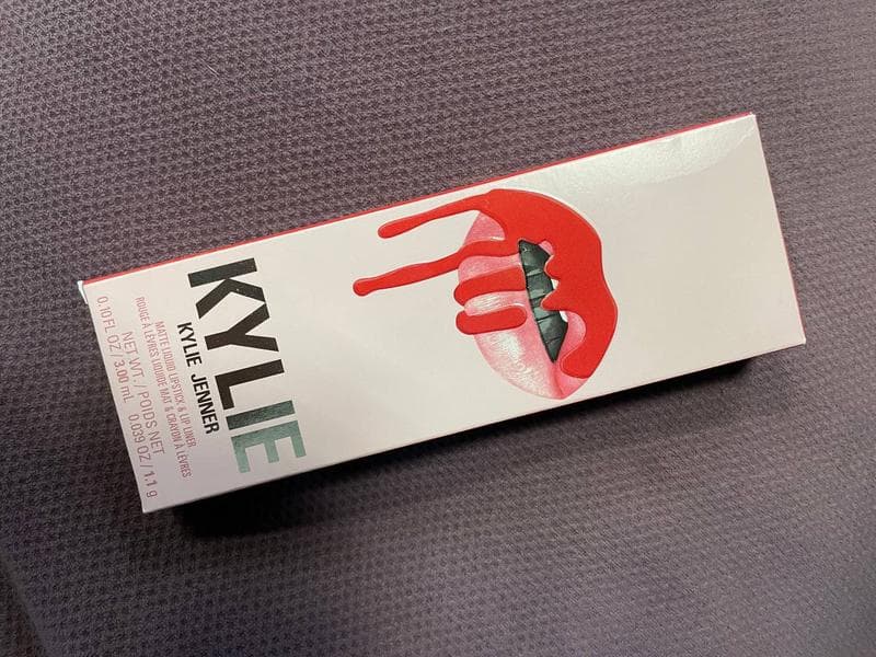 Набор Kylie Cosmetics matte lip kit — фото из отзыва «Набор, который долден быть в косметичке» (1 из 2)