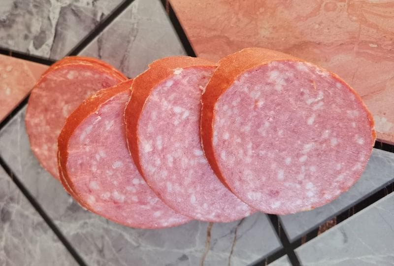 Колбаса "Сервелат Баварушка" — фото из отзыва «Вкусный сервелат, рекомендую всем попробовать» (2 из 3)
