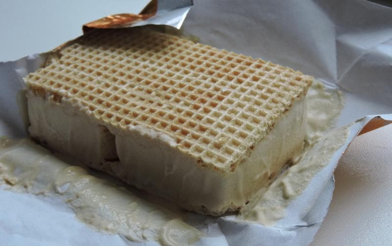 Мороженое крем-брюле в вафлях "От Деда Мороза" — фото из отзыва «Вкуснота за копейки.» (1 из 2)